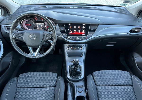 Opel Astra cena 44999 przebieg: 108000, rok produkcji 2017 z Czechowice-Dziedzice małe 742